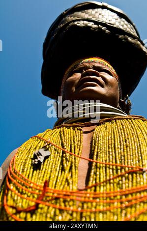 Bonda-Frauen auf einem lokalen Markt in der Region Malkangiri in Odisha, Indien. Stockfoto