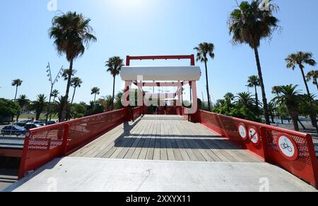 Eine Fußgängerbrücke bei Moll de la Fusta. Stockfoto