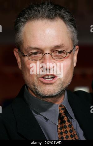 Jonathan Demme bei der Premiere des Kinofilms der mandschurische Kandidat / der mandschurische Kandidat auf der Biennale di Venezia 2004 / 61. Internationale Filmfestspiele von Venedig im Palazzo del Cinema. Venedig, 02.09.2004 *** Jonathan Demme bei der Premiere des Spielfilms der mandschurische Kandidat auf der Biennale di Venezia 2004 61 Venedig International Film Festival im Palazzo del Cinema Venedig, 02 09 2004 Foto:xD.xBedrosianx/xFuturexImagex mandschurean 4955 Stockfoto