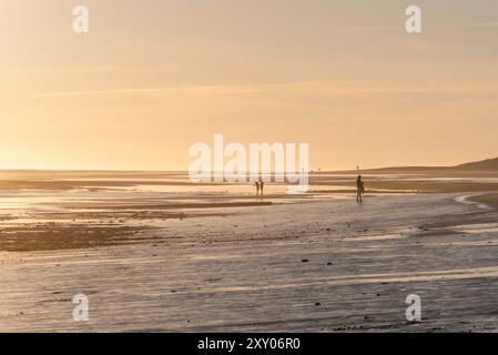 La Tranche-sur-Mer (Mittelwestfrankreich): Der Strand am Abend Stockfoto
