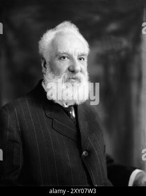 Alexander Graham Bell. Die Bibliothek des Kongresses datiert sie zwischen 1905 und 1945. Ich habe ein bisschen recherchiert und es ist wahrscheinlich von 1914. Von Harris & Ewing. Stockfoto