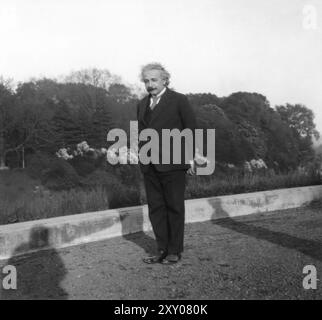 Albert Einstein in Laeken, Belgien. 54 Jahre alt. Unbekannte Fotografen. Stockfoto