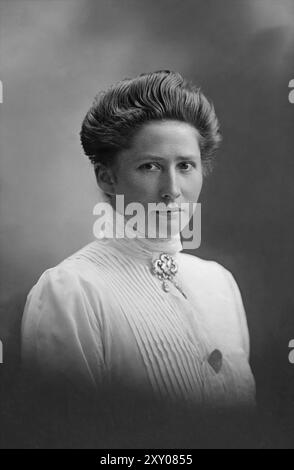 Porträt der dänischen Physiologin Marie Krogh, geb. Birte Marie Jørgensen. Jahr: Ca. 1910. Etwa 36 Jahre alt. Fotografiert von Albert Christian Ludvig Max Schou. Stockfoto