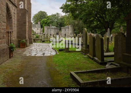 Die St Machar’s Cathedral ist eine Church of Scotland kirk in Aberdeen, Schottland, die sich in der ehemaligen Stadtburg Old Aberdeen befindet. Stockfoto