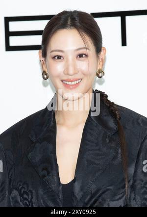 27. August 2024 – Seoul, Südkorea: Die südkoreanische Schauspielerin Claudia Kim (Soo Hyun) nimmt am 27. August 2024 an einem Fotobesuch der italienischen Modemarke ETRO 2024 F/W in Seoul Teil. (Foto: Lee Young-HO/SIPA USA) Stockfoto