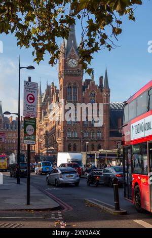 London St Pancras, St Pancras International, Bahnhof, Blick von der Euston Road, London, Großbritannien Stockfoto