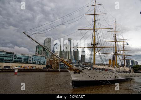 Buenos Aires, Argentinien. Dezember 2023. Museumsschiff Fregatte ARA Presidente Sarmiento startete am 31. August 1897 Stockfoto