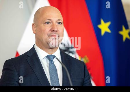 Wien, Oesterreich. August 2024. WIEN, OESTERREICH - 27. AUGUST: Generaldirektor Tobias Thomas (Statistik Austria) bei der Pressekonferenz - zur Praesentation des aktuellen Kinderbetreuungsmonitors mit Familienministerin in in der Bundeskanzleramt am 27. August 2024 in Wien, Oesterreich.240827 SEPA 10 005 - 20240827 PD1726 Credit: APA-PictureDesk/Alamy Live News Stockfoto