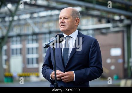 Bundekanzler Olaf Scholz besucht Unternehmen Evonik Bundeskanzler Olaf Scholz besichtigt im Chemiepark Marl, einem Standort des Chemiekonzerns Evonik, das Projekt Rheticus, aufgenommen am 27.08.2024 in Marl Marl Deutschland *** Bundeskanzler Olaf Scholz besucht Evonik Bundeskanzler Olaf Scholz besucht Evonik im Chemiepark Marl, einem Standort des Chemiekonzerns, einem Standort des Chemiekonzerns Marl Chemiekonzerns, aufgenommen am 27. März 2024 Stockfoto