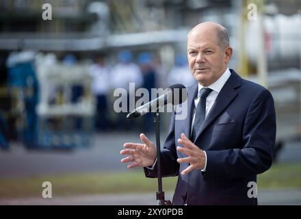 Bundekanzler Olaf Scholz besucht Unternehmen Evonik Bundeskanzler Olaf Scholz besichtigt im Chemiepark Marl, einem Standort des Chemiekonzerns Evonik, das Projekt Rheticus, aufgenommen am 27.08.2024 in Marl Marl Deutschland *** Bundeskanzler Olaf Scholz besucht Evonik Bundeskanzler Olaf Scholz besucht Evonik im Chemiepark Marl, einem Standort des Chemiekonzerns, einem Standort des Chemiekonzerns Marl Chemiekonzerns, aufgenommen am 27. März 2024 Stockfoto