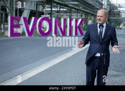 Bundekanzler Olaf Scholz besucht Unternehmen Evonik Bundeskanzler Olaf Scholz besichtigt im Chemiepark Marl, einem Standort des Chemiekonzerns Evonik, das Projekt Rheticus, aufgenommen am 27.08.2024 in Marl Marl Deutschland *** Bundeskanzler Olaf Scholz besucht Evonik Bundeskanzler Olaf Scholz besucht Evonik im Chemiepark Marl, einem Standort des Chemiekonzerns, einem Standort des Chemiekonzerns Marl Chemiekonzerns, aufgenommen am 27. März 2024 Stockfoto