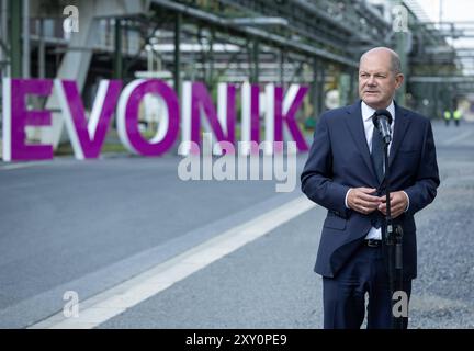 Bundekanzler Olaf Scholz besucht Unternehmen Evonik Bundeskanzler Olaf Scholz besichtigt im Chemiepark Marl, einem Standort des Chemiekonzerns Evonik, das Projekt Rheticus, aufgenommen am 27.08.2024 in Marl Marl Deutschland *** Bundeskanzler Olaf Scholz besucht Evonik Bundeskanzler Olaf Scholz besucht Evonik im Chemiepark Marl, einem Standort des Chemiekonzerns, einem Standort des Chemiekonzerns Marl Chemiekonzerns, aufgenommen am 27. März 2024 Stockfoto