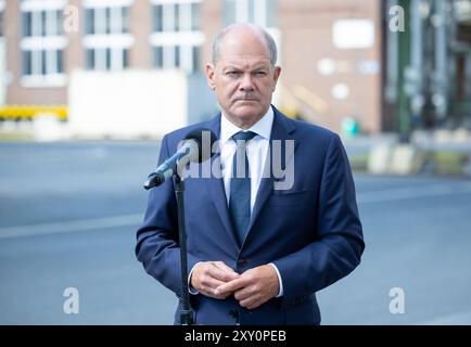 Bundekanzler Olaf Scholz besucht Unternehmen Evonik Bundeskanzler Olaf Scholz besichtigt im Chemiepark Marl, einem Standort des Chemiekonzerns Evonik, das Projekt Rheticus, aufgenommen am 27.08.2024 in Marl Marl Deutschland *** Bundeskanzler Olaf Scholz besucht Evonik Bundeskanzler Olaf Scholz besucht Evonik im Chemiepark Marl, einem Standort des Chemiekonzerns, einem Standort des Chemiekonzerns Marl Chemiekonzerns, aufgenommen am 27. März 2024 Stockfoto