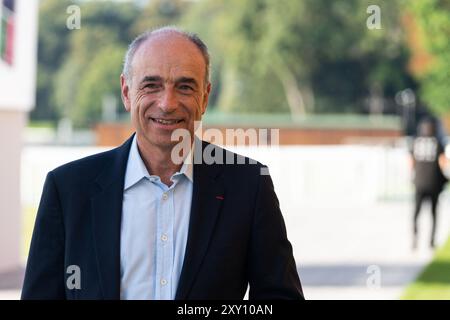 Paris, Frankreich. August 2024. Bürgermeister von Meaux, ehemaliger Minister Jean-Francois Cope bei einem Treffen französischer Unternehmer (REF), das vom MEDEF auf der Rennstrecke Longchamp in Paris organisiert wurde, am 27. August 2024. Foto: Alexis Jumeau/ABACAPRESS. COM Credit: Abaca Press/Alamy Live News Stockfoto