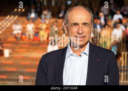 Paris, Frankreich. August 2024. Bürgermeister von Meaux, ehemaliger Minister Jean-Francois Cope bei einem Treffen französischer Unternehmer (REF), das vom MEDEF auf der Rennstrecke Longchamp in Paris organisiert wurde, am 27. August 2024. Foto: Alexis Jumeau/ABACAPRESS. COM Credit: Abaca Press/Alamy Live News Stockfoto