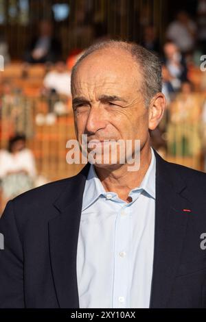 Paris, Frankreich. August 2024. Bürgermeister von Meaux, ehemaliger Minister Jean-Francois Cope bei einem Treffen französischer Unternehmer (REF), das vom MEDEF auf der Rennstrecke Longchamp in Paris organisiert wurde, am 27. August 2024. Foto: Alexis Jumeau/ABACAPRESS. COM Credit: Abaca Press/Alamy Live News Stockfoto