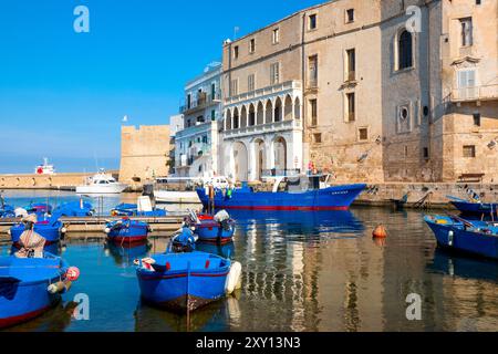 Blick auf den Porto Vecchio von Monopoli, Italien Stockfoto