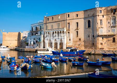 Blick auf den Porto Vecchio von Monopoli, Italien Stockfoto