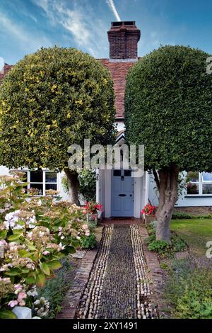 Vorgarten des ländlichen Häuschens in Limpsfield Diagramm in der Nähe von Oxted in Surrey Stockfoto