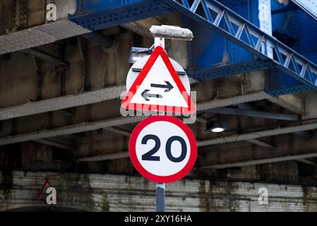 20 Meilen pro Stunde-Straßenschild Stockfoto