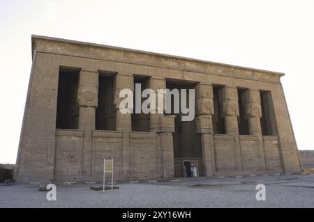 Dendera, Ägypten. Tempel von Hathor. Allgemeine Ansicht. Stockfoto