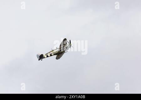 Supermarine Spitfir Mk IXb, MH434, zeigt sich auf dem Flugplatz Little Gransden, Cambridgeshire, England Stockfoto