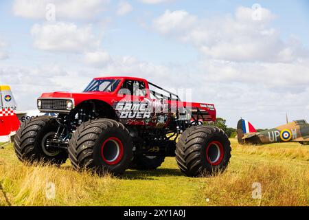 Monster Truck, Game Over, von Kevin Talbot auf dem Flugplatz von Little Gransden, Cambridgeshire, England Stockfoto