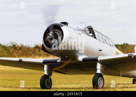 Nordamerikaner Yale NA64 Kriegstrainer in den Farben der Royal Canadian Air Force. 3349, G-BYNF auf dem Flugplatz Little Gransden, Cambridgeshire, eng Stockfoto