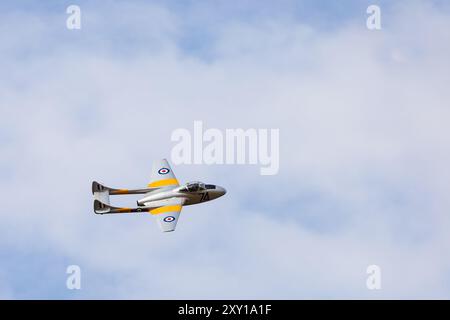 Ex-Royal Air Force de Havilland Vampire T11 Jet Fighter, WZ507, G-VTII, wird auf dem Little Gransden Flugplatz in Cambridgeshire, England, aufgelöst Stockfoto