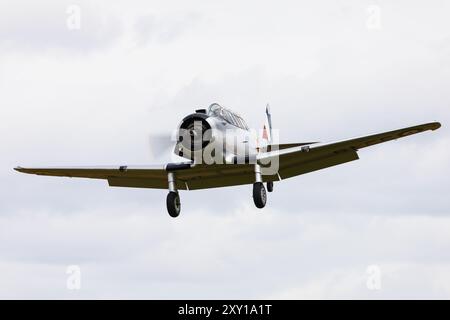 Nordamerikaner Yale NA64 Kriegstrainer in den Farben der Royal Canadian Air Force. 3349, G-BYNF auf dem Flugplatz Little Gransden, Cambridgeshire, eng Stockfoto