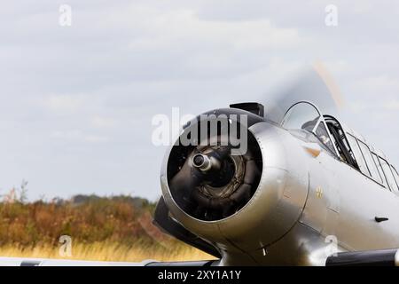 Nordamerikaner Yale NA64 Kriegstrainer in den Farben der Royal Canadian Air Force. 3349, G-BYNF auf dem Flugplatz Little Gransden, Cambridgeshire, eng Stockfoto