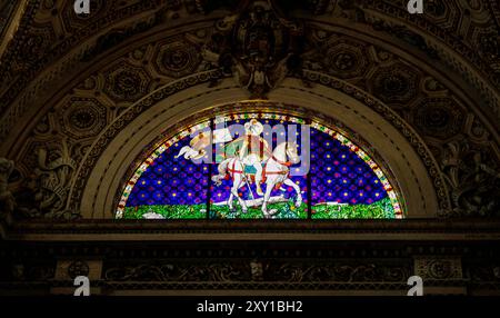 Varese, Lombardei, Italien. Basilika San Vittore (16.-17. Jahrhundert), Fassade 1788-1791, Architekt Leopold Pollack. Buntglasfenster an der Fassade Stockfoto