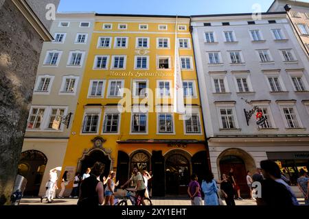 Mozarts Geburtshaus in der Getreidegasse 9, Salzburg 6.08.2024 *** Mozarts Geburtshaus in der Getreidegasse 9, Salzburg 6 08 2024 Stockfoto