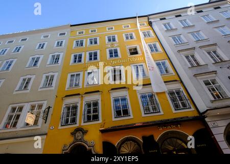 Mozarts Geburtshaus in der Getreidegasse 9, Salzburg 6.08.2024 *** Mozarts Geburtshaus in der Getreidegasse 9, Salzburg 6 08 2024 Stockfoto