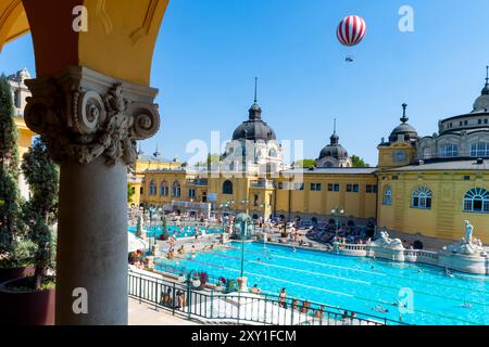 Sonniger Tag im Széchenyi-Thermalbad in Budapest Stockfoto