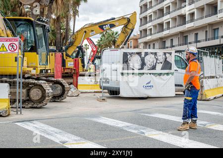 Cannes Frankreich, Quai Saint-Pierre, Altstadt von Le Suquet, auf der Baustelle, CAT-Bagger für Arbeiter, Europa Europa Europa Europa Europa Europa, Reisende Besucher Stockfoto