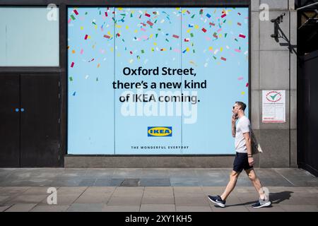 London, Großbritannien. August 2024. Das Äußere des ehemaligen Top-Shop-Flaggschiffs im Oxford Circus macht die Ankunft des neuen innerstädtischen Geschäfts von IKEA im Jahr 2025 bekannt. Kommentatoren haben gesagt, dass die Oxford Street, einst Europas geschäftigste Einkaufsstraße, nach wie vor einen dringend benötigten Boost benötigt. Quelle: Stephen Chung / Alamy Live News Stockfoto