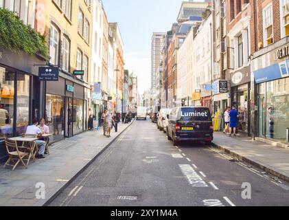 London, England, Großbritannien. August 2024. Ein Blick auf die Berwick Street, wo das Cover von Morning Glory, dem zweiten Album von Oasis, fotografiert wurde, als die Rockband aus Manchester nach 15 Jahren ein Wiedersehen ankündigt. (Kreditbild: © Vuk Valcic/ZUMA Press Wire) NUR REDAKTIONELLE VERWENDUNG! Nicht für kommerzielle ZWECKE! Stockfoto