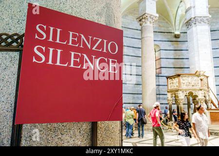 Pisa Italien, Piazza dei Miracoli, Platz der Wunder, ehemals Piazza del Duomo, Domplatz, katholischer Marmor gotisch romanisch Pisa Taufkirche St. Stockfoto