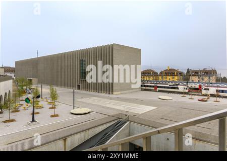 Bahnsteig 10 bringt Kunst, Fotografie und zeitgenössische Kunst auf einem Land zusammen, das zuvor als Eisenbahnreparaturschuppen neben dem Bahnhof Lausanne genutzt wurde. Stockfoto