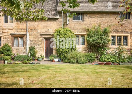 Lord Burghley's Hospital, heute eine Wohltätigkeitsorganisation, die Männer und Frauen, die in Stamford, England, gelebt und gearbeitet haben, mit Terrassenhäusern versorgt. Stockfoto