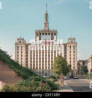 Bukarest, Rumänien, 17. Juli 2024. Casa Presei Libere, Freies Pressegebäude. Modernistische Architektur. Stockfoto