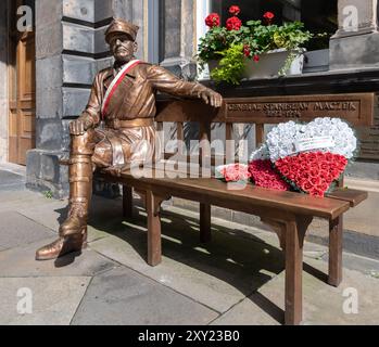 Statue im Chambers Court of General Stanislaw Maczek von der polnischen Armee während des Zweiten Weltkriegs, Schottland, Vereinigtes Königreich Stockfoto