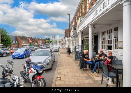 The Castle and Ball Pub an der High Street, Marlborough, Wiltshire, England, Großbritannien Stockfoto