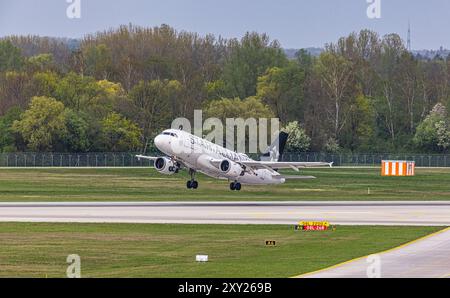 München, 7. April 2024: Vom Flughafen München startet ein Lufthansa CityLine Airbus A319-114. Das Flugzeug trägt die Star Alliance-Lackierung. Regi Stockfoto