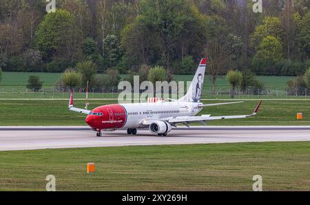 München, 7. April 2024: Eine norwegische Boeing 737-8JP landet am Flughafen München. Registrierung LN-DYM. (Foto: Andreas Haas/dieBildmanufaktur) Stockfoto