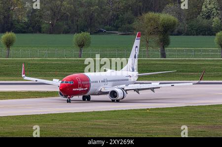 München, 7. April 2024: Eine norwegische Boeing 737-8JP landet am Flughafen München. Registrierung LN-DYM. (Foto: Andreas Haas/dieBildmanufaktur) Stockfoto