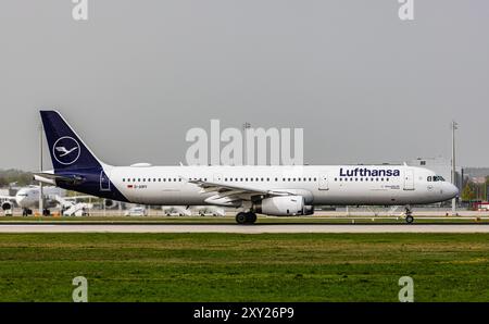 München, 8. April 2024: Ein Lufthansa Airbus A321-131 startet von der Start- und Landebahn am Flughafen München. Registrierung D-AIRY. (Foto: Andreas Haas/di Stockfoto