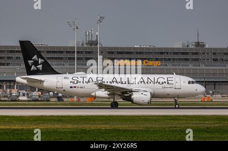 München, 8. April 2024: Ein Lufthansa CityLine Airbus A319-114 fährt mit dem Taxi zur Start- und Landebahn am Flughafen München. Das Flugzeug trägt die Star Alliance-Lackierung. Stockfoto