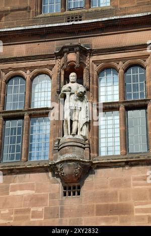 Statue an der Fassade des Coventry Council House Stockfoto